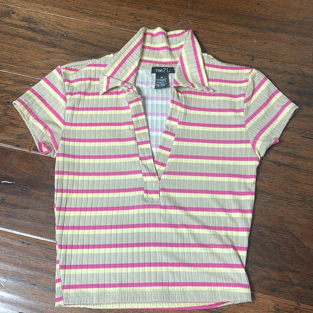 Pink white and tan V-neck from rue 21 extra small